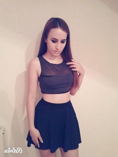 11P アンドリアナ マケドニアのティーン、私は彼女にチンポをこするのが好きです