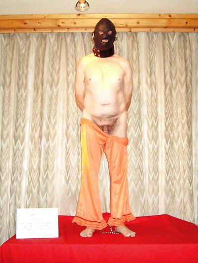 11P Naked Male Slave Exposed