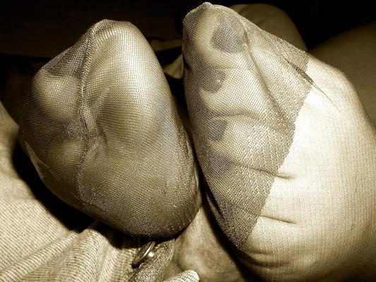25P NYLONS FOOTJOBS RETRO