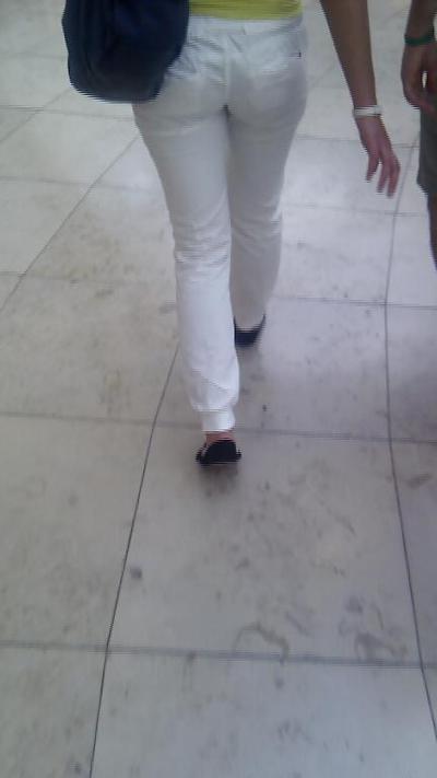 9P Girls i caught walking around