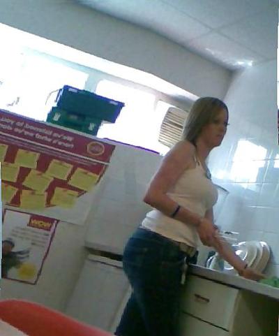 10P Blonde PAWG-Kollegin in engen Hosen und Jeans