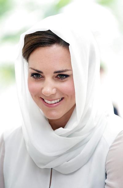 10P La princesse Kate a dû enlever ses chaussures, jolies Nylonfeet