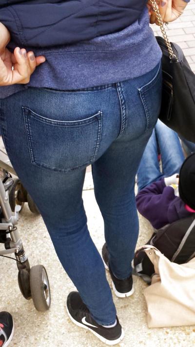 18P Jeans Ass Candid