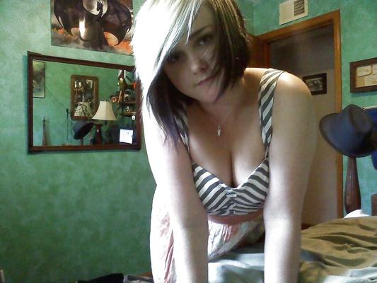 25P Chubby Amateur Teen