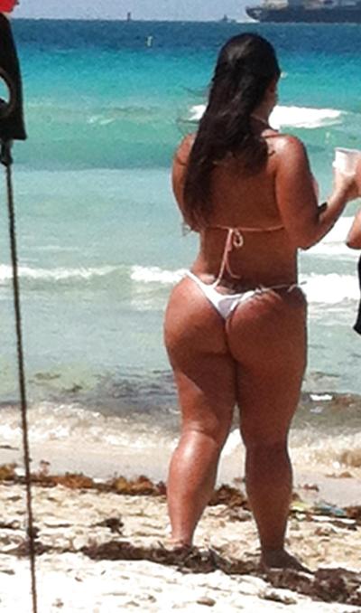 11P Gros cul fille plage publique