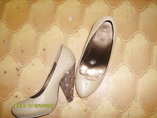 7P Cum on co-workers heels