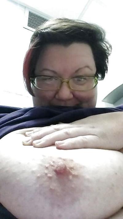 25P Plump girls show us their curves