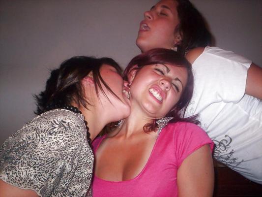 25P Girls Kissing Girls 15