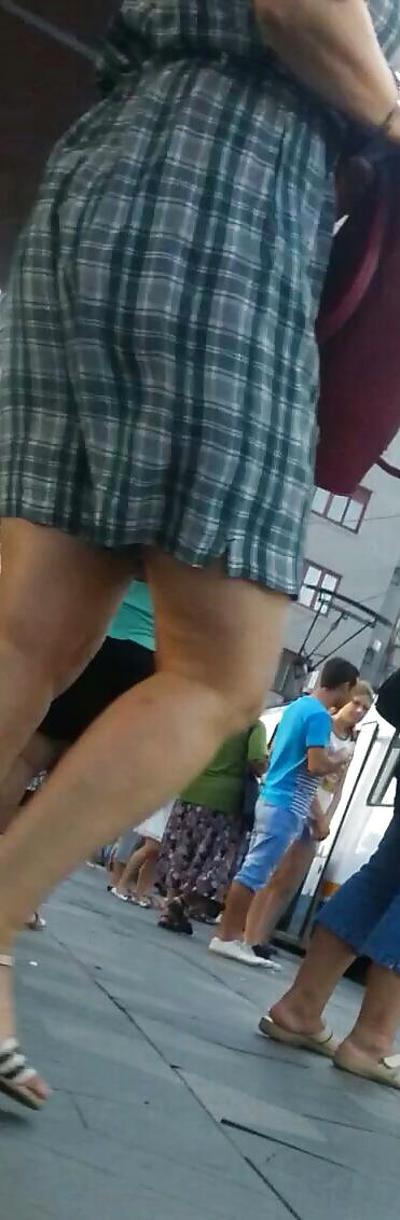 25P Шпионю за сексуальными тинками и зрелой юбкой, румынскими ступнями