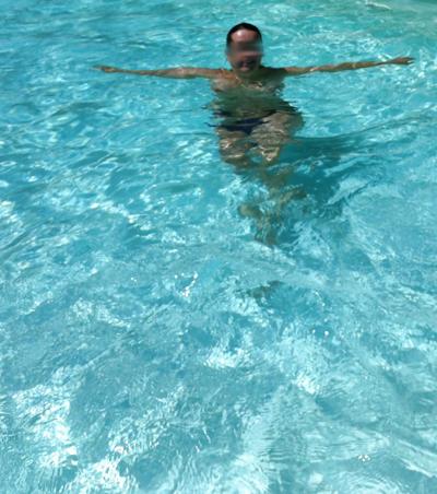 5P Topless dans l'eau