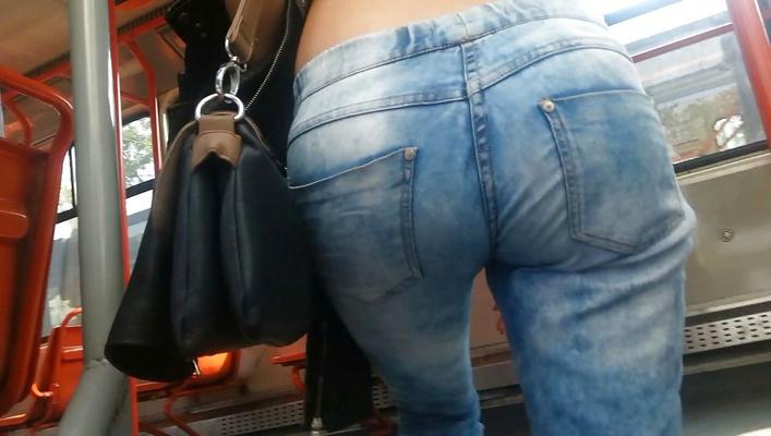 9P Spy sexy teens ass in station romanian