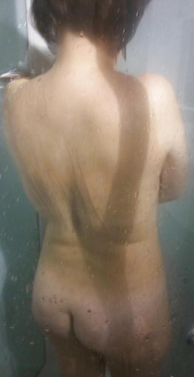 8P Ma femme nue - A la douche 2