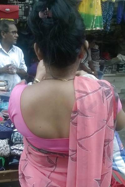 17P Blusa nas costas das mães indianas