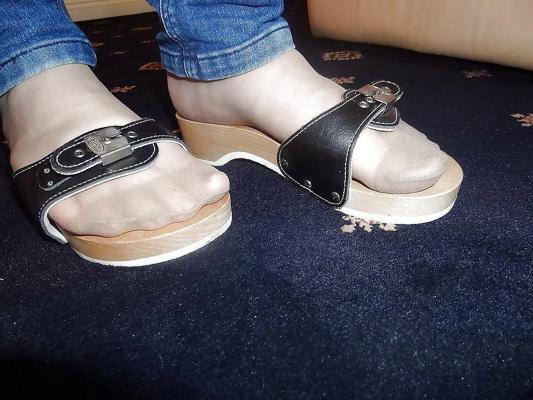 9P Nylon covered feet,wooden shoe
