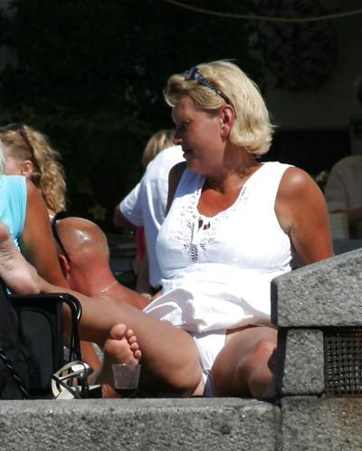 14P Public upskirt