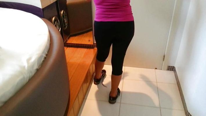 10P Amanda gym footjob 2