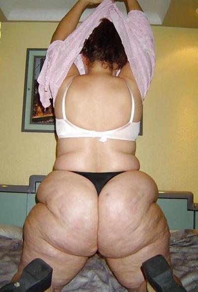 7P Large Mature In Hot Pants