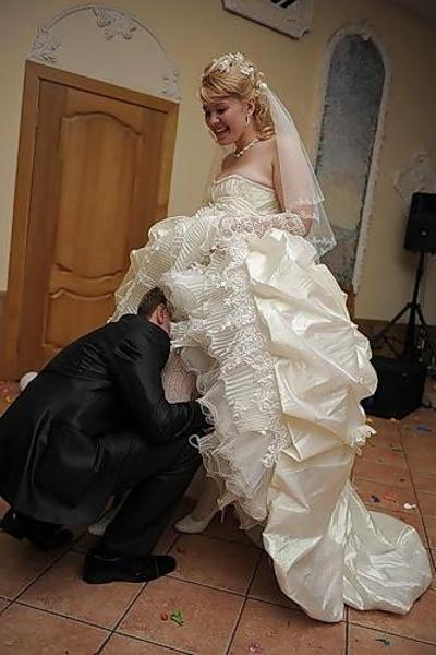 25P Sous la robe de mariée