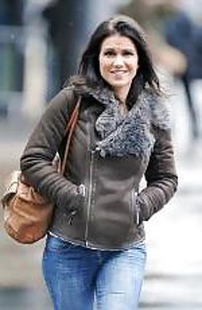25P SUSANNA REID GEGEN DAVINA MCCALL WANK FEST
