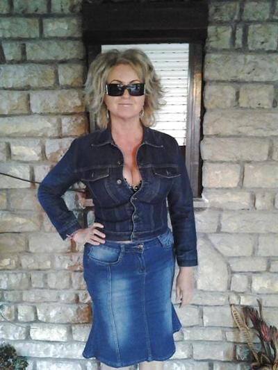 14P Busty milf.