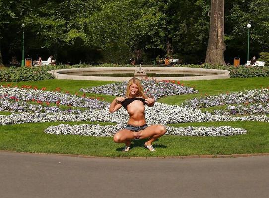 25P Mix girls naked in public