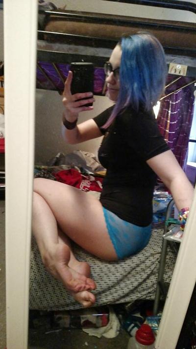 25P Cute girl cute feet