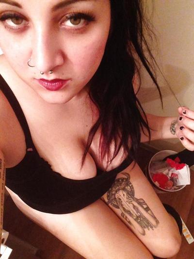 24P Toilet selfies