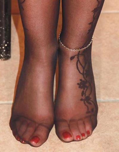 25P HQ Gallery Girls Feet With Sexy Stockings