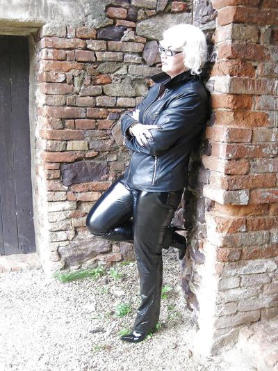 25P MOMS AND TEENS IN SEXY LATEX,PVC,LEATHER UPLOAD HELLE
