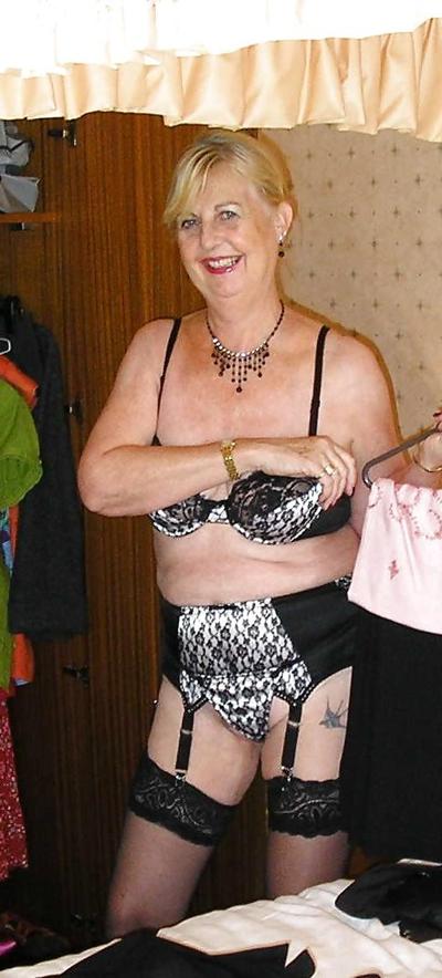 10P HOT GRANNY LYNDSEY HOTEL STRIPPING PART 2 