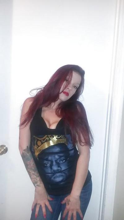 10P Latina cleavage