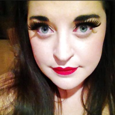 20P Self shot - English Blogger - Beautiful Curvy