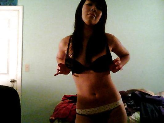 25P Desperate Asian Girlfriend gets naked for her lover
