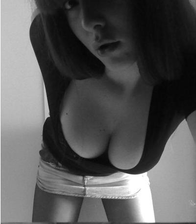 15P Tetas grandes no desnudas