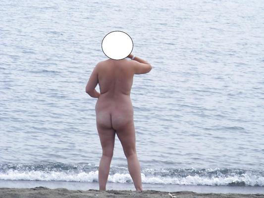 8P Dogging on the beach