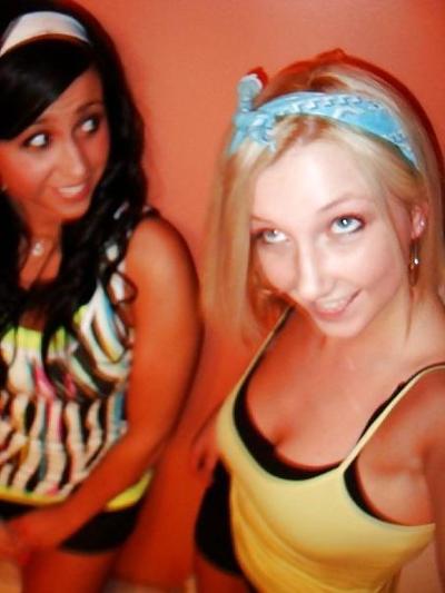 4P Teen self pics and nip slip