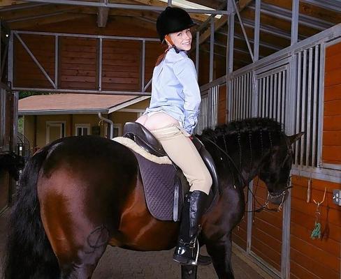 14P Who  seduce who - couple in riding stable