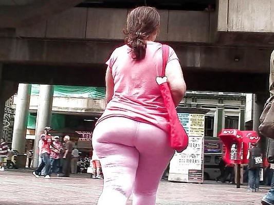 25P Gros culs dans des vêtements serrés, partie 1