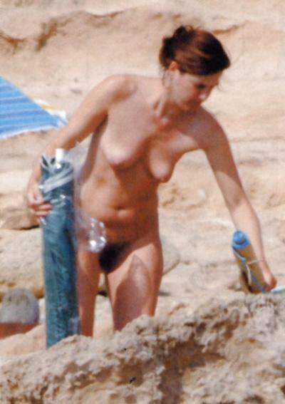 8P Sveva Sagramola (italian journalist) naked on the beach 