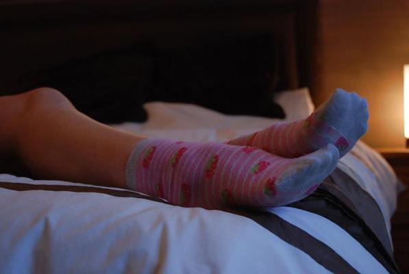 15P Pieds sexy dans de jolies chaussettes