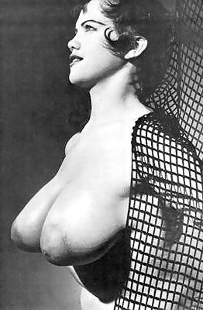 7P Mature Vintage Moms
