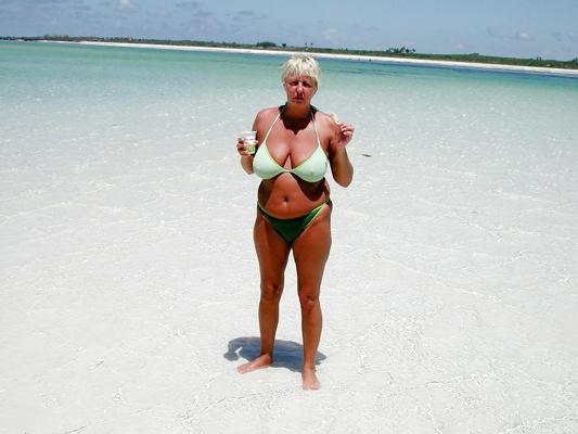 20P Older women in swimsuit 2.