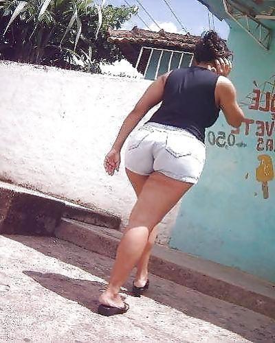 17P Gros culs dans des vêtements serrés, partie 3