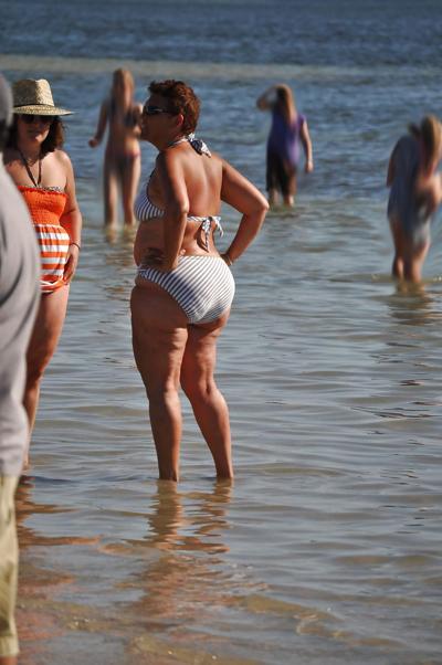 8P Your girl is hot in a bikini - public Voyeurism