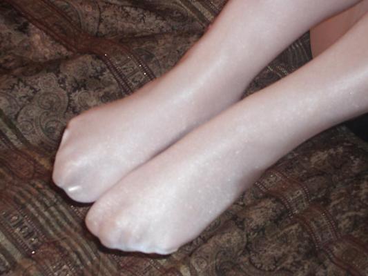 16P Pantyhose wife in shiny tights & Cummy leotard.
