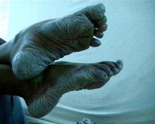 21P Bianca's wet wrinkled feet 