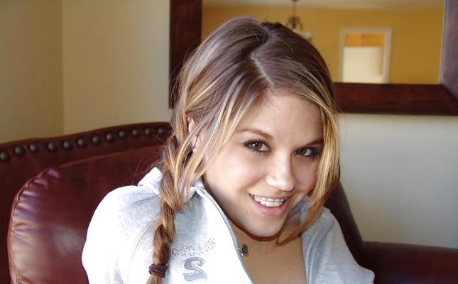 25P Horny Topanga - Loving the leather