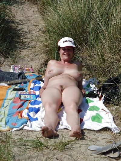 25P MILF Posing
