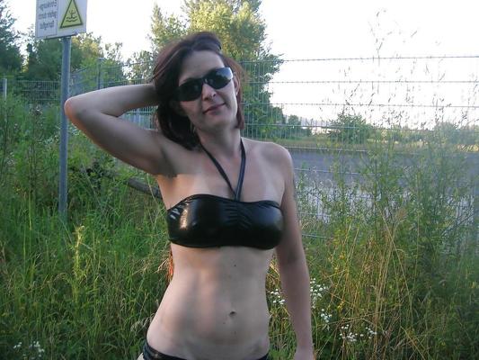7P Sandra smoking outdoor..