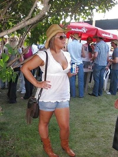 21P Cleavage, drool, grab, grope